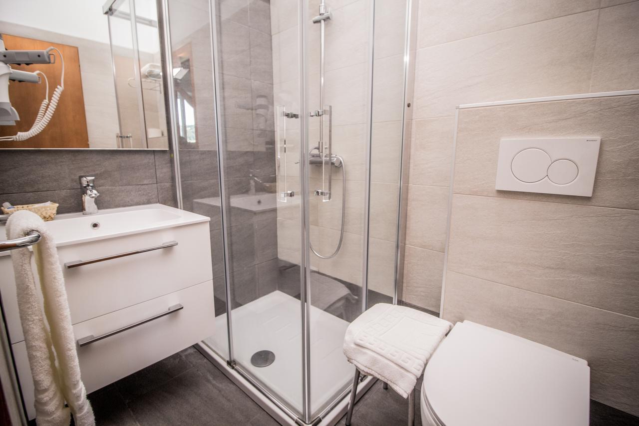 Garni Bellavista Hotel Calceranica al Lago Ngoại thất bức ảnh