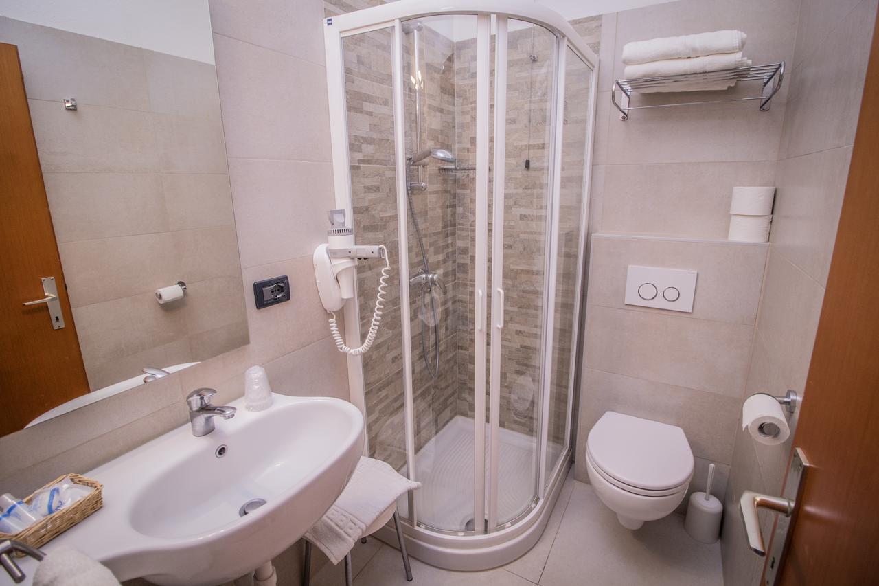 Garni Bellavista Hotel Calceranica al Lago Ngoại thất bức ảnh